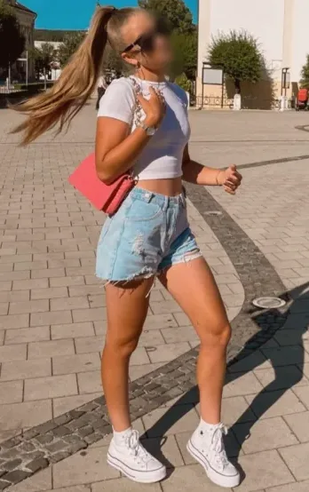 Camilla, 27
