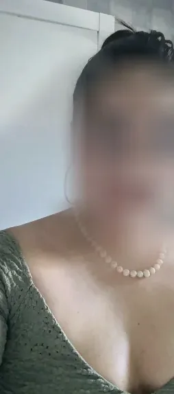 Emilia, 39