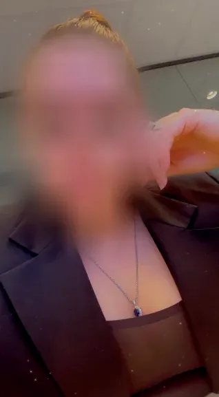 Ulla, 32